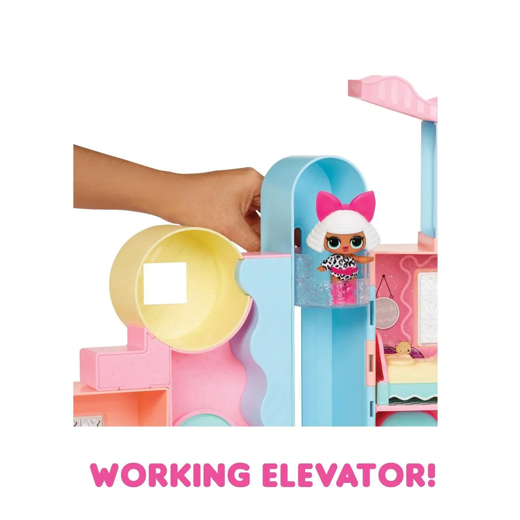 LOL Sizeurprise Sizequish Sizeand Magic House Playset with Tot, Ages 4+