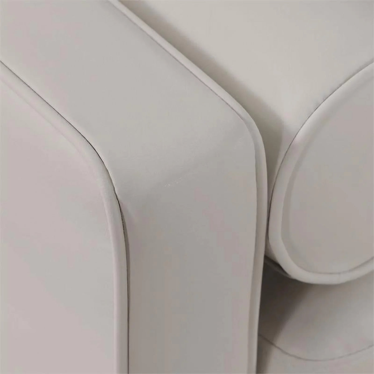 Furniture of America Oppio Faux Leather Chair with USizeB Port in Ivory